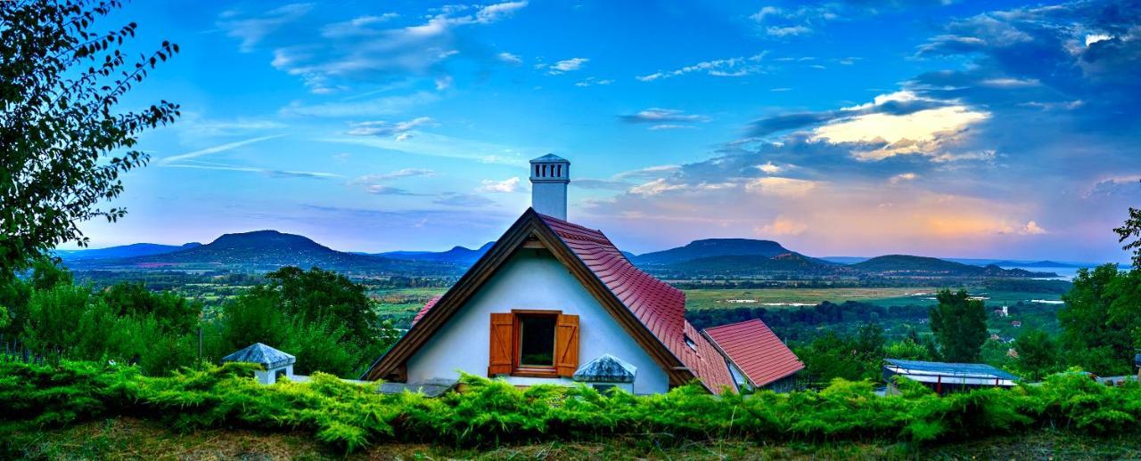 Oereghegyi Panorama Villa, * Balatonederics